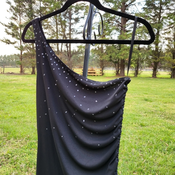 PROM SEASON, WEDDING SEASON & SPRING FORMAL SEASON! Black 1 shoulder long dress - Picture 2 of 8